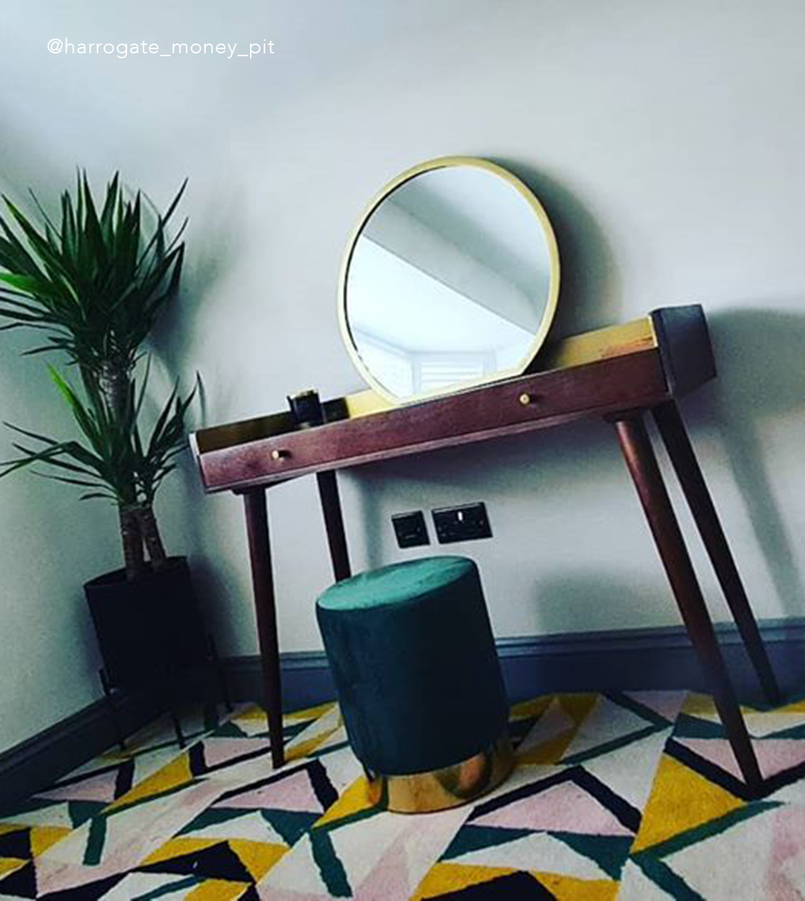 Fresco MidCentury Style Dressing Table in Light Brown Mango Wood & Brass Swoon