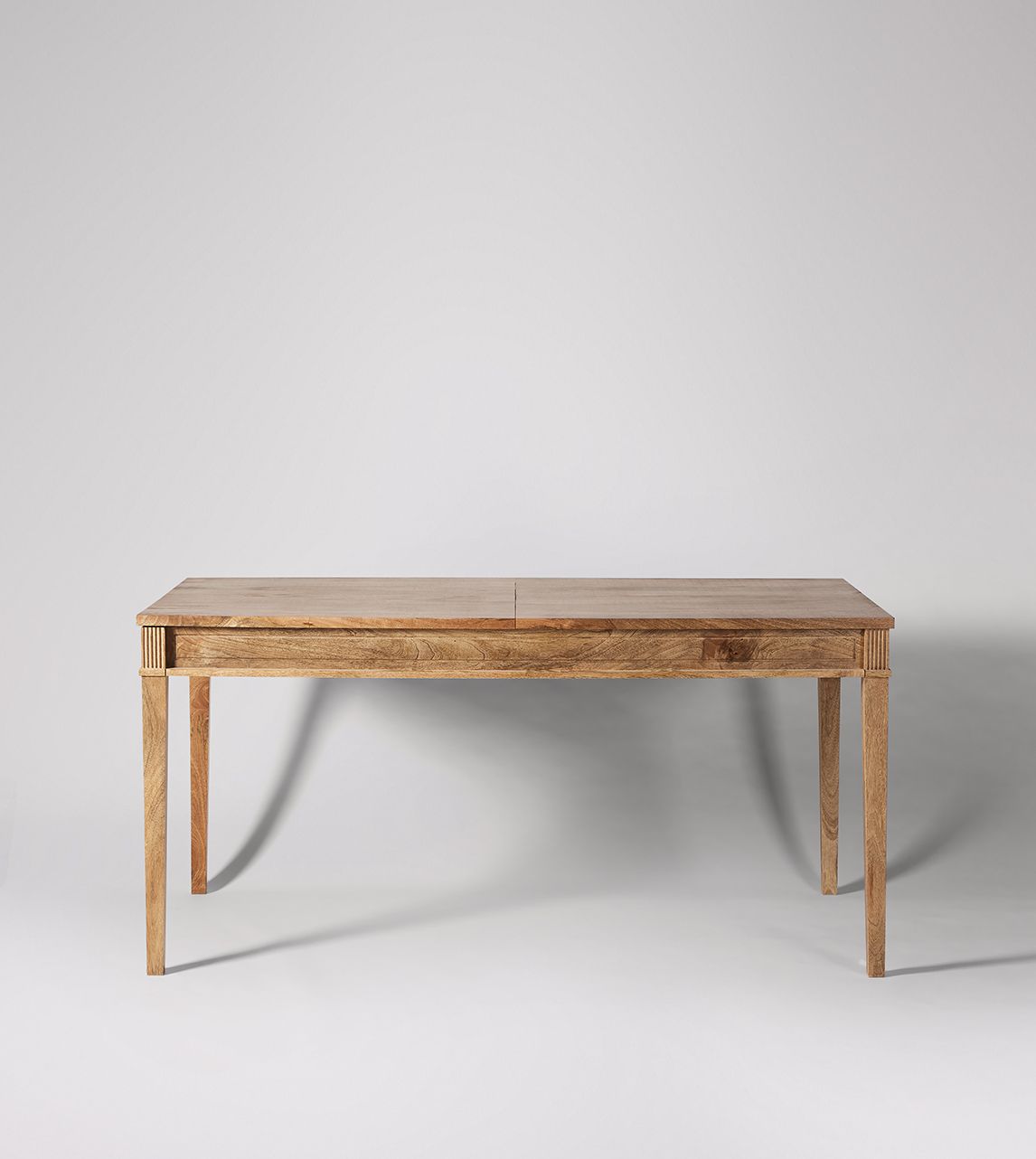 Swoon concrete outlet table