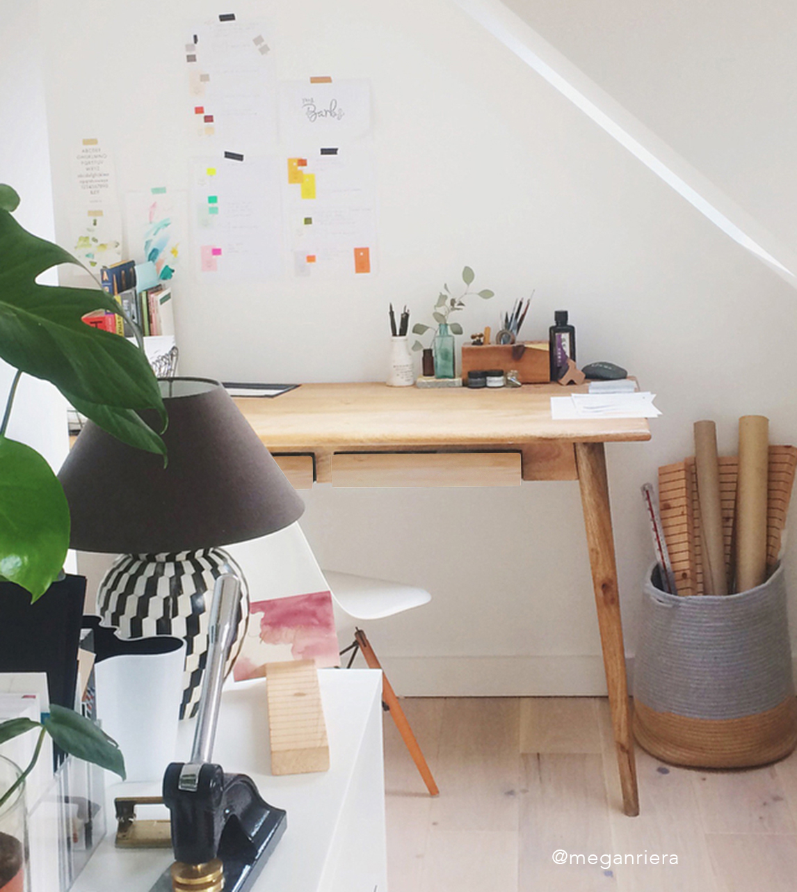 Ginsberg Desk, MidCentury Style in Natural Mango Wood Swoon